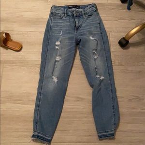 Hollister boyfriend jeans!